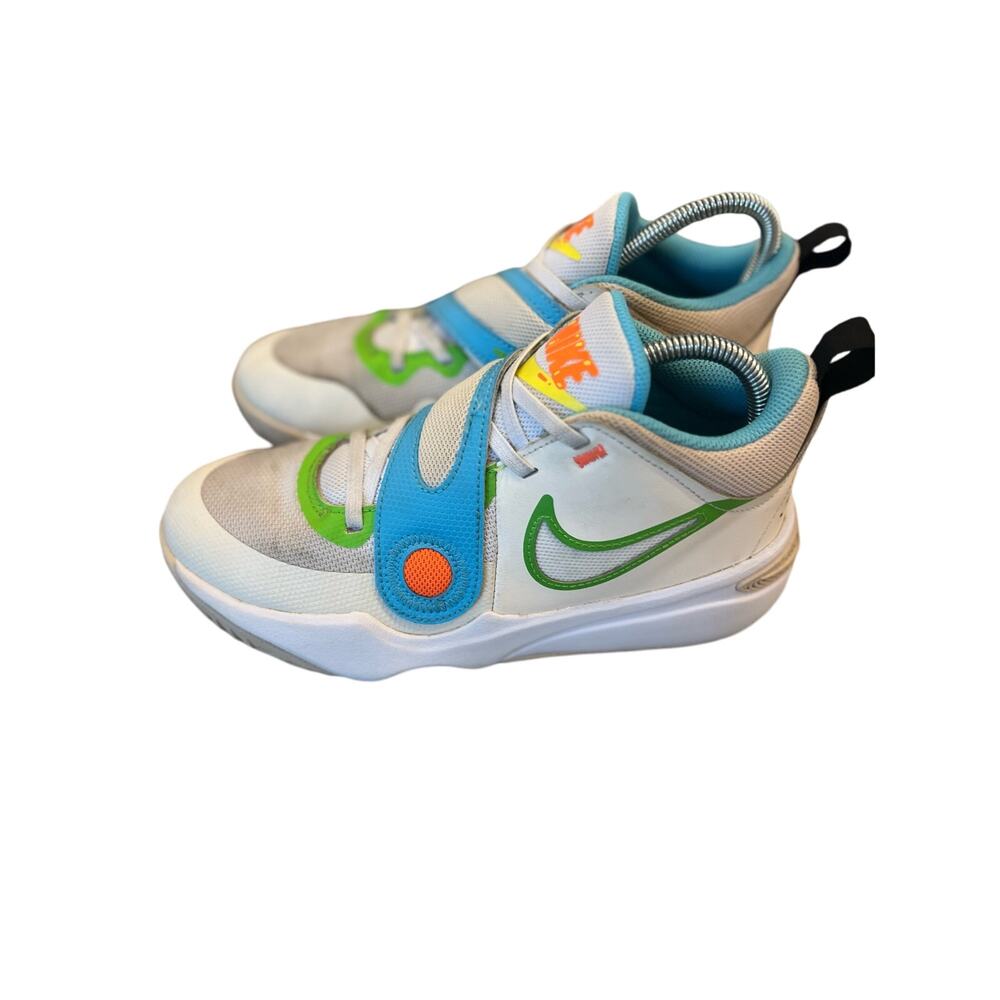 Nike Team Hustle D 11 pale ivory action green size youth 6